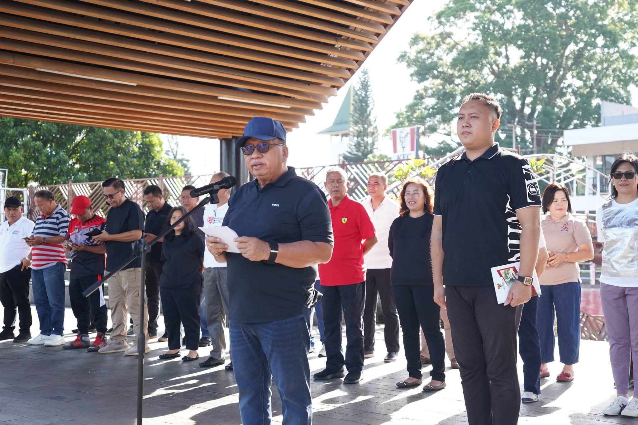 Bupati Robby Dondokambey Pimpin Apel Kerja Bakti, Serahkan Bantuan bagi 14 Keluarga Terdampak Gempa di Minahasa